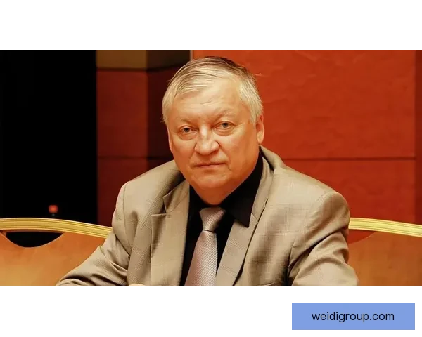 冷战背景下的卡尔波夫与卡斯帕罗夫世纪对决揭示国际象棋权力更迭史