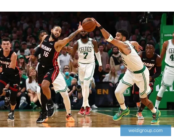 凯尔特人对阵热火第二战攻防博弈与系列赛走势解析关键调整与胜负悬念